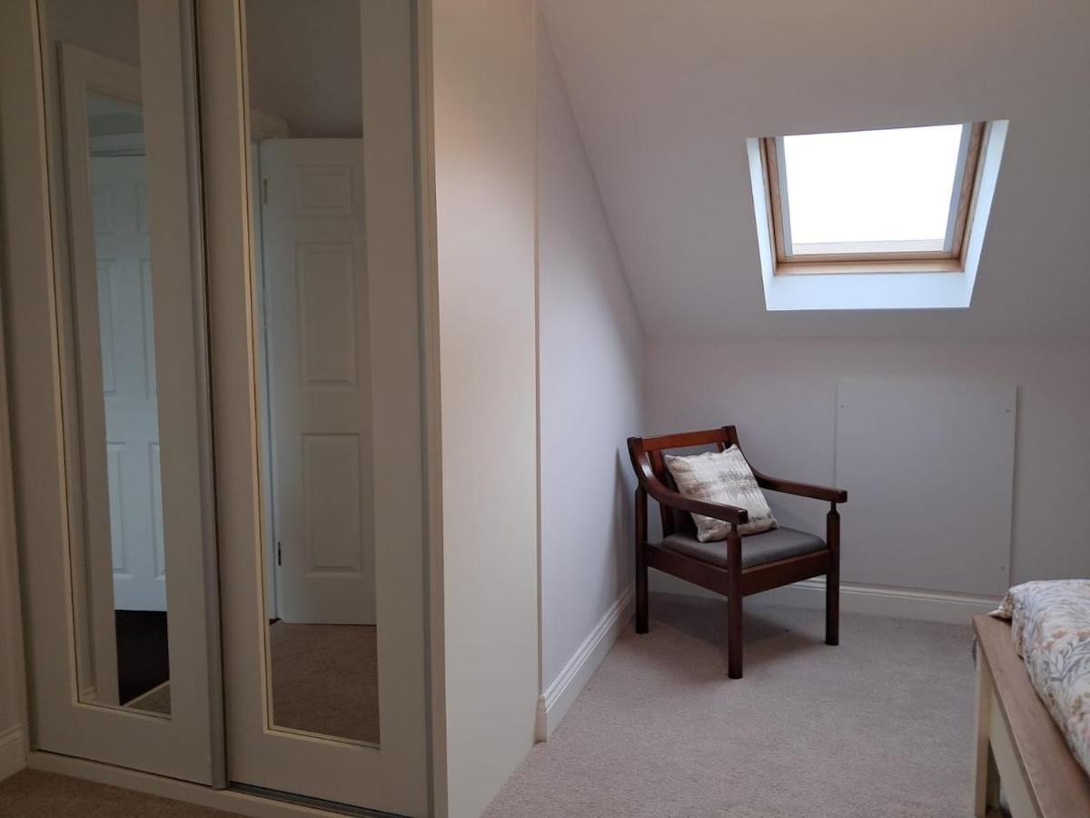 Warm Spacious Three Bed Appartement *